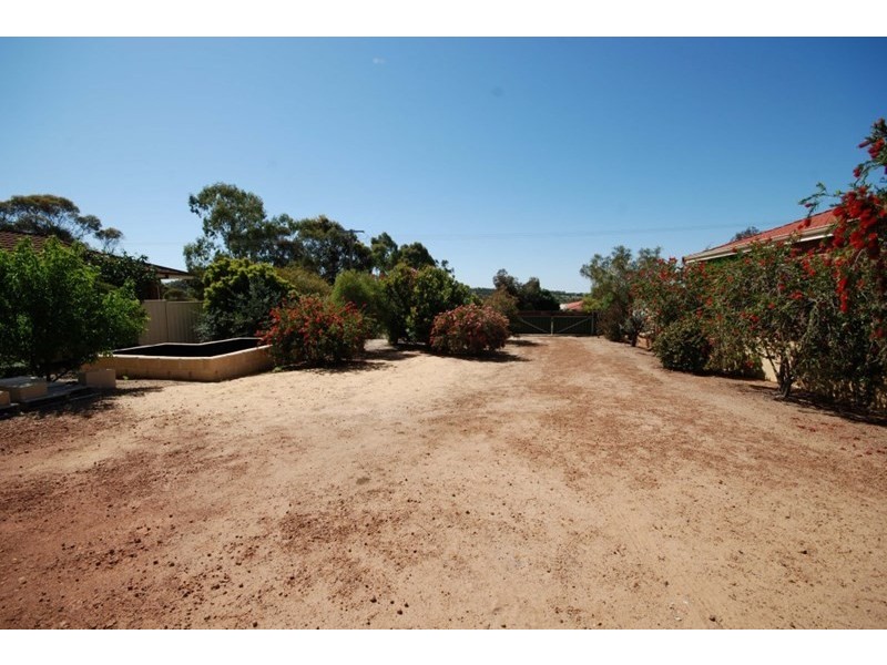 25 Hough Street, Narrogin WA 6312