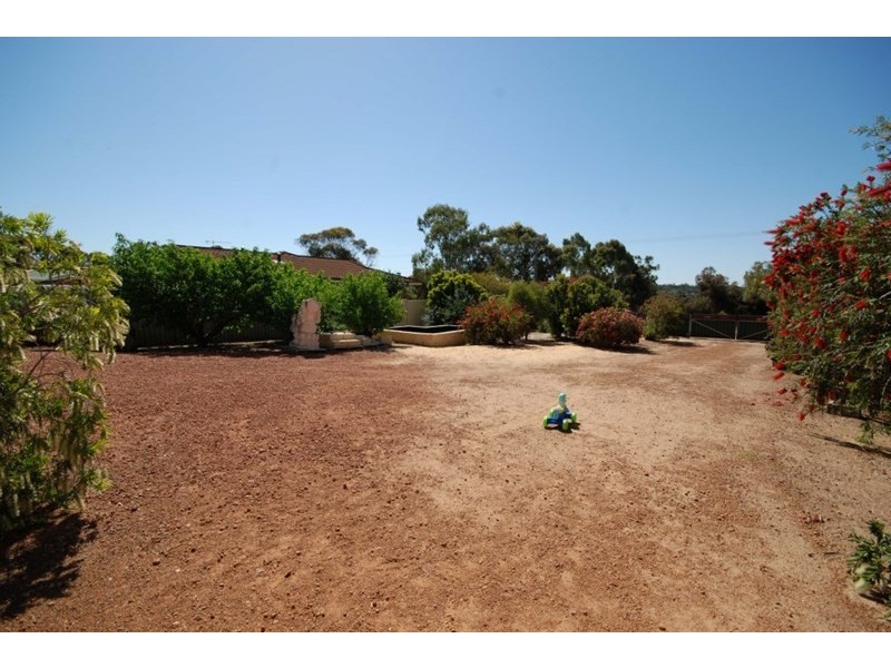 25 Hough Street, Narrogin WA 6312