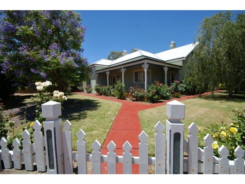 8 Hansard Street, Narrogin WA 6312