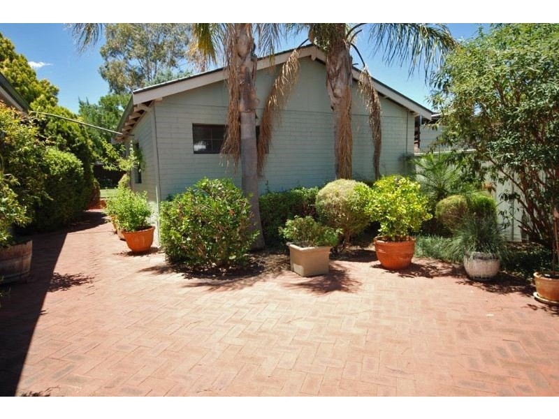 8 Hansard Street, Narrogin WA 6312