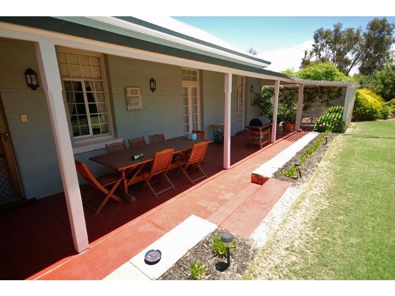 8 Hansard Street, Narrogin WA 6312