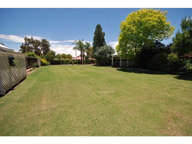 8 Hansard Street, Narrogin WA 6312