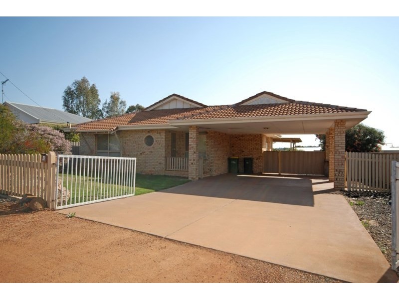 4 Garfield Street, Narrogin WA 6312