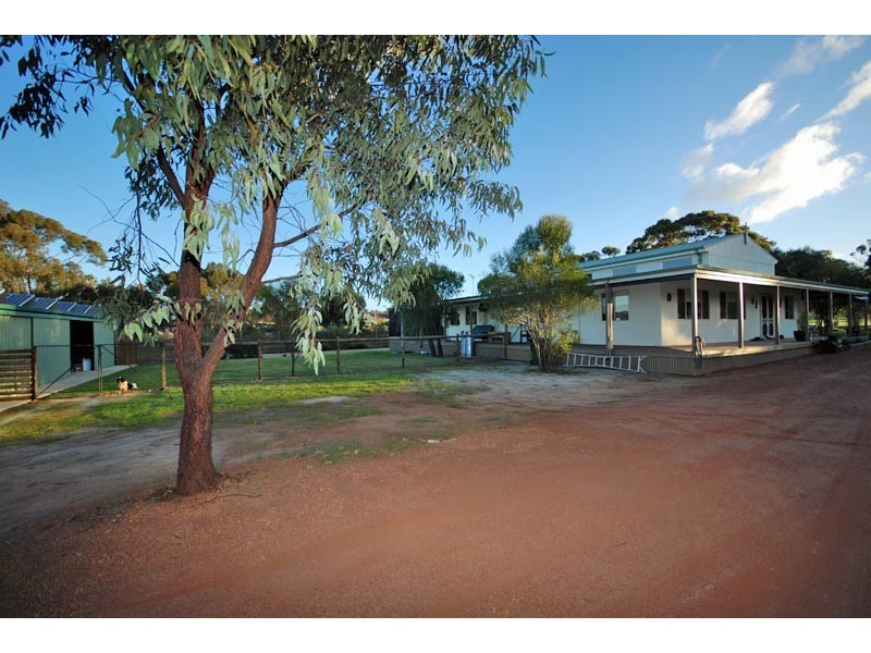 57 Narrakine Road, Narrogin WA 6312