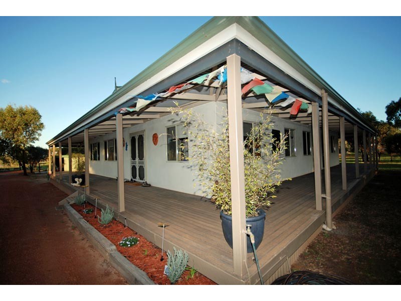 57 Narrakine Road, Narrogin WA 6312