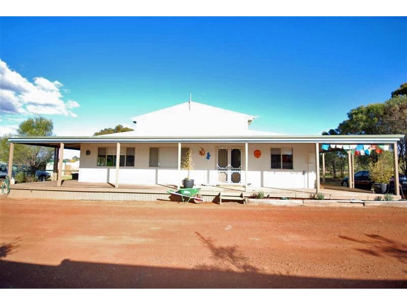 57 Narrakine Road, Narrogin WA 6312