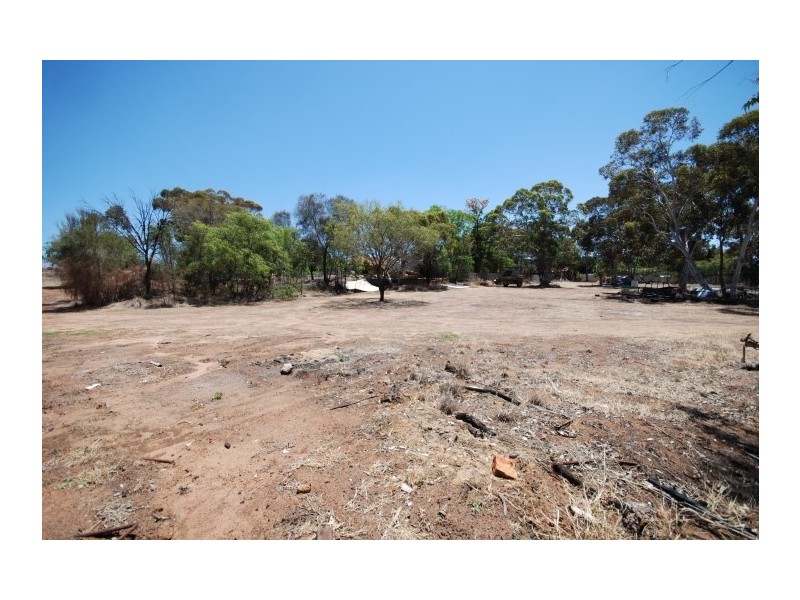 13 Narrakine Road, Narrogin WA 6312