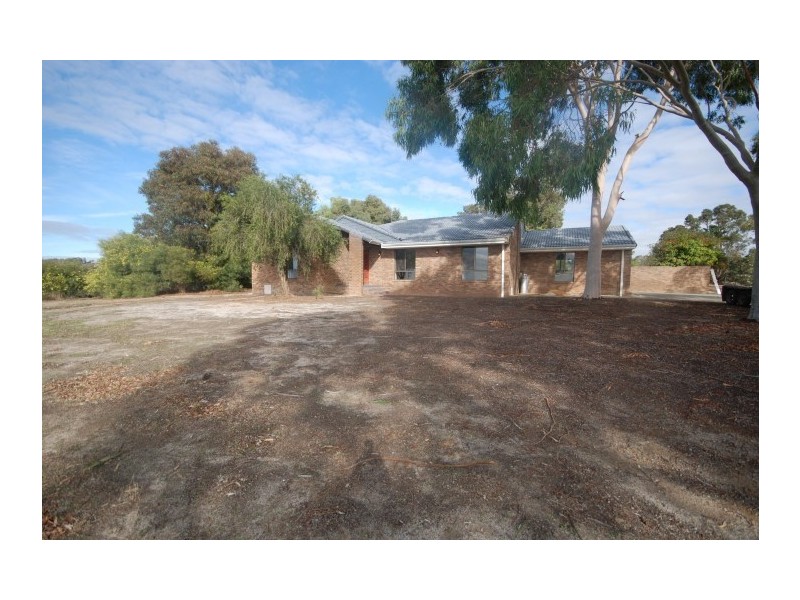 36 Narrakine Road South, Narrogin WA 6312