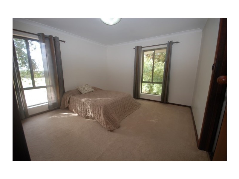 36 Narrakine Road South, Narrogin WA 6312