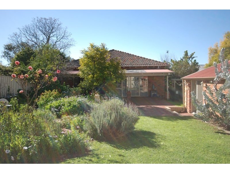 21 Williams Road, Narrogin WA 6312