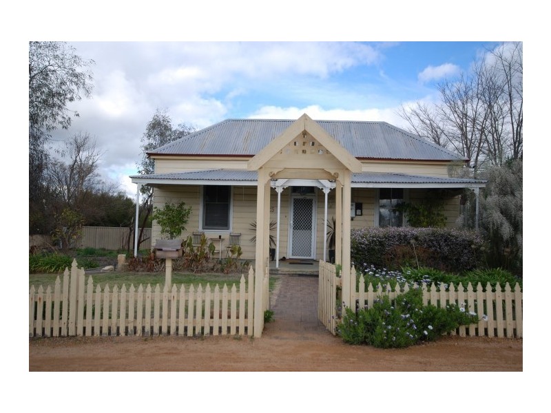 25 Furnival Street, Narrogin WA 6312