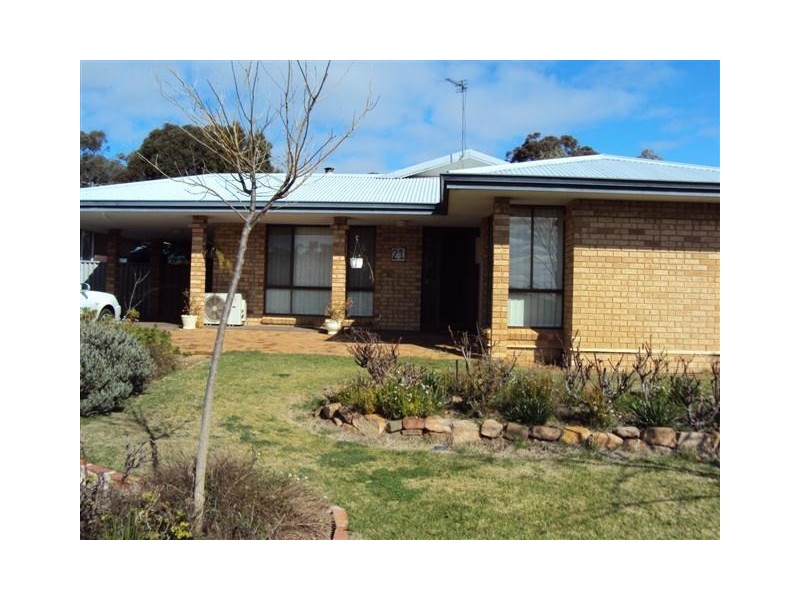 21 Hough Street, Narrogin WA 6312