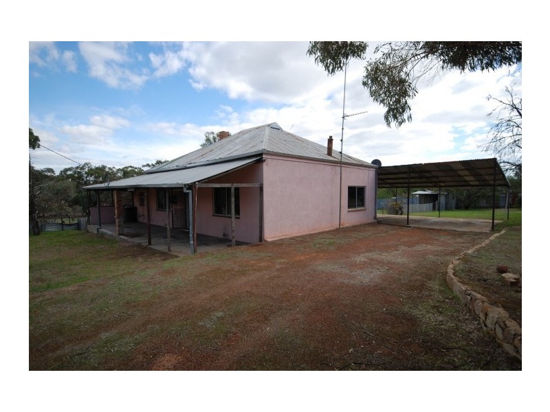 4 Sharow Street, Pingelly WA 6308