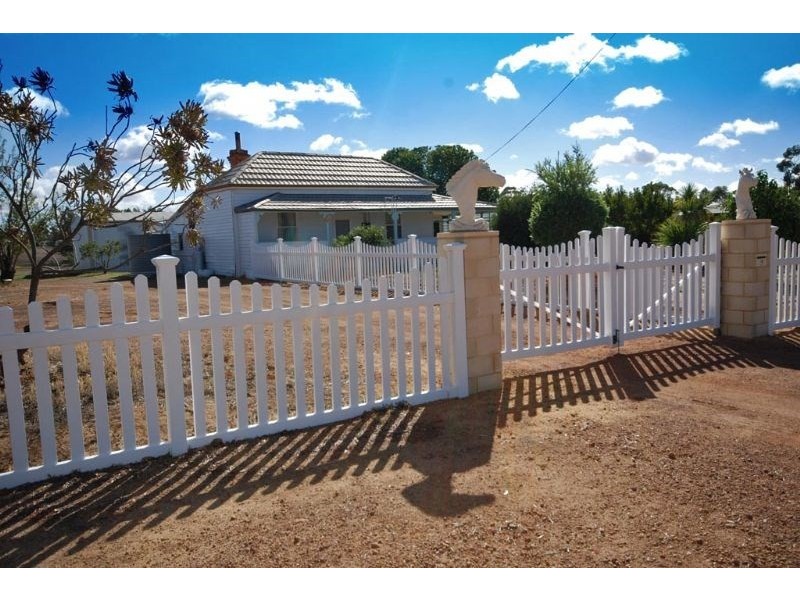 16 Dellar Street, Narrogin WA 6312