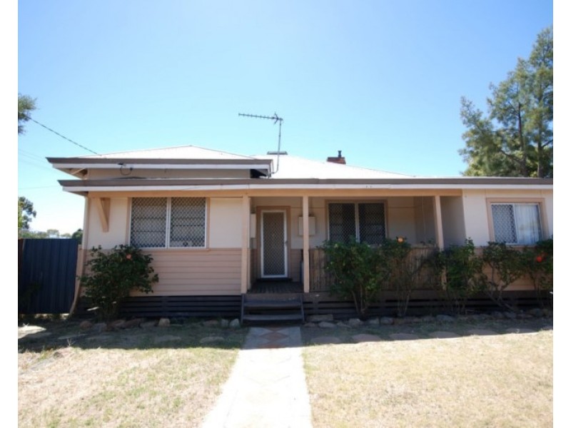 8 Hillman Street, Narrogin WA 6312