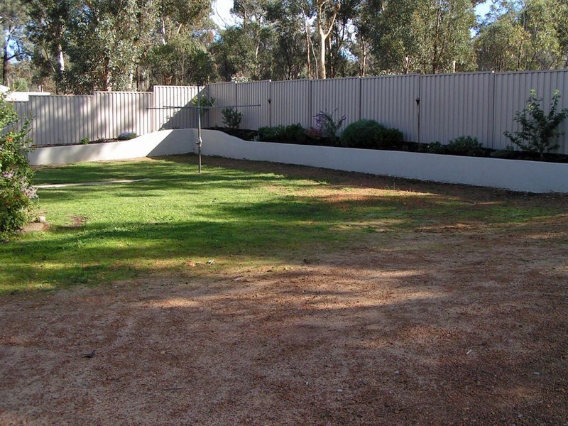 6 White Street, Wandering WA 6308