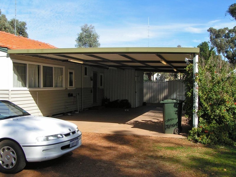 6 White Street, Wandering WA 6308