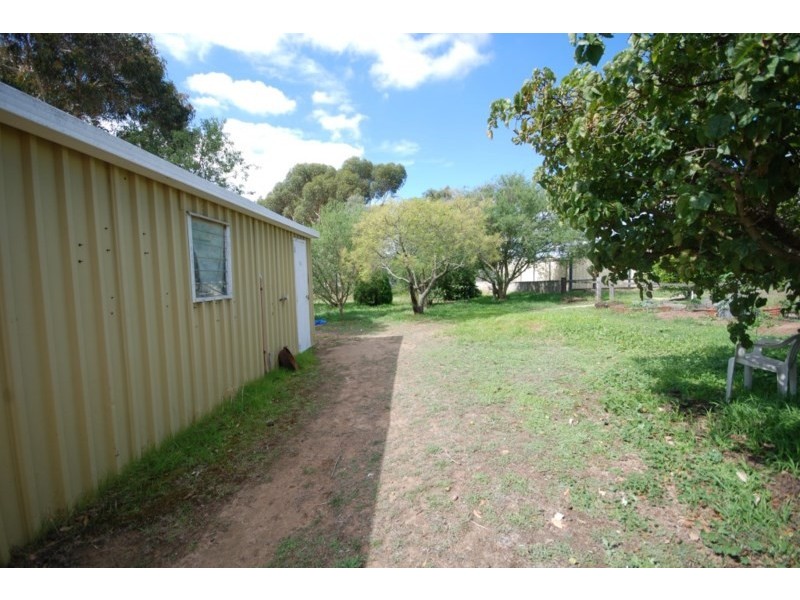 65 Narrakine Road, Narrogin WA 6312