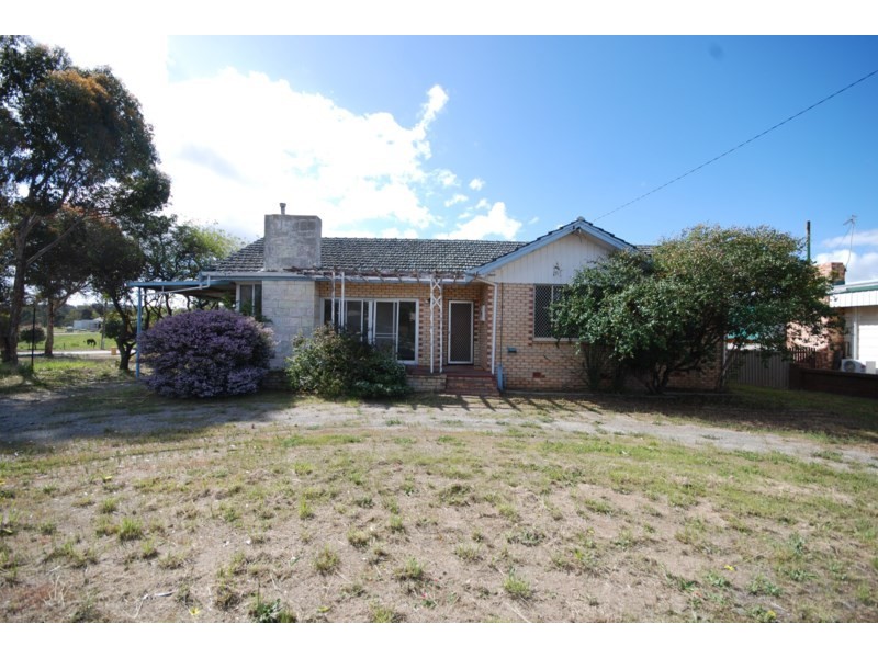 102 Clayton Road, Narrogin WA 6312