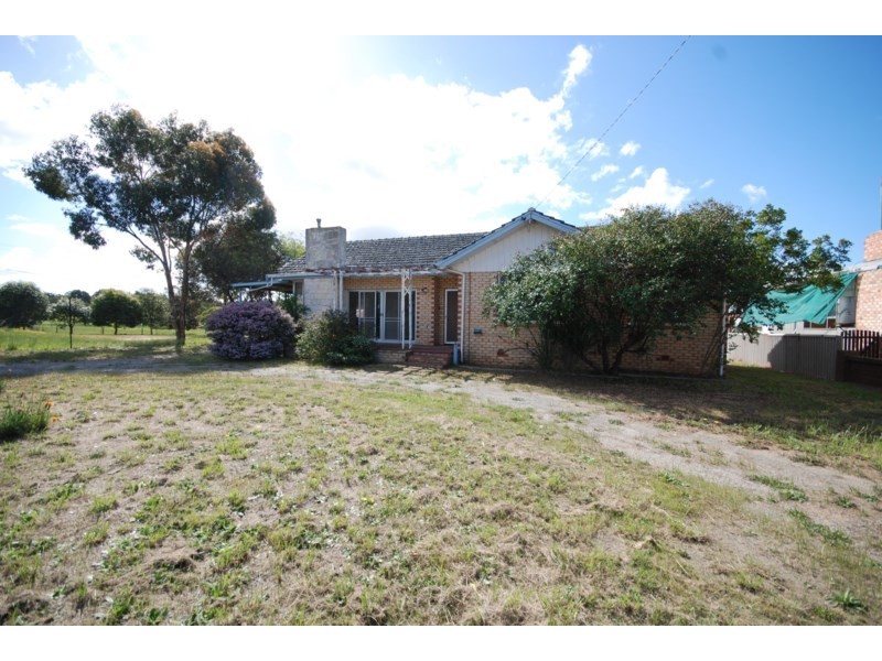 102 Clayton Road, Narrogin WA 6312
