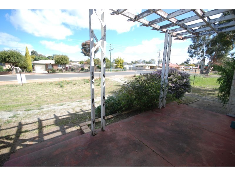102 Clayton Road, Narrogin WA 6312