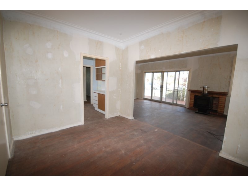 102 Clayton Road, Narrogin WA 6312