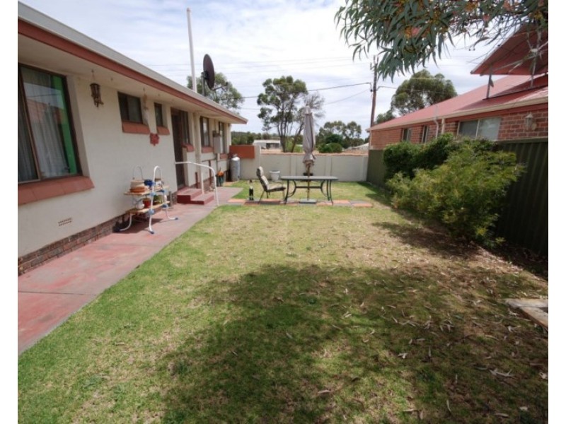 1/111 Clayton Road, Narrogin WA 6312