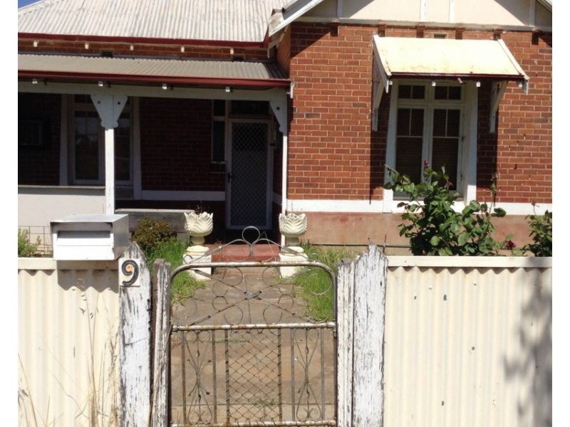 9 Clayton Road, Narrogin WA 6312