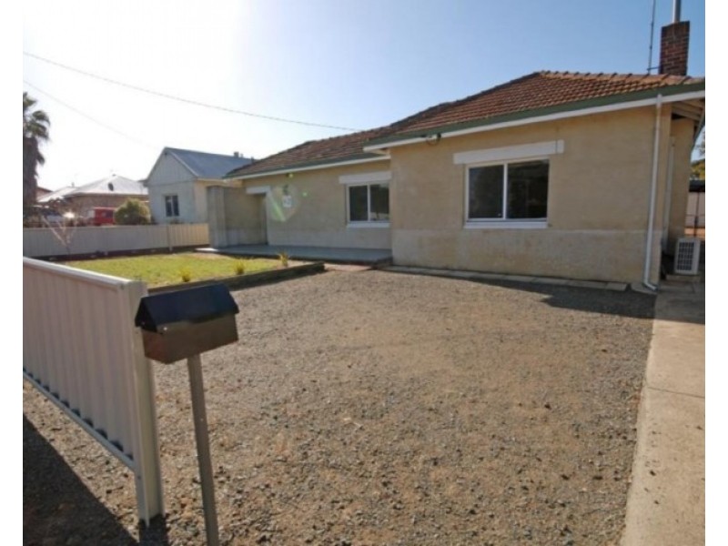 42 Ensign Street, Narrogin WA 6312