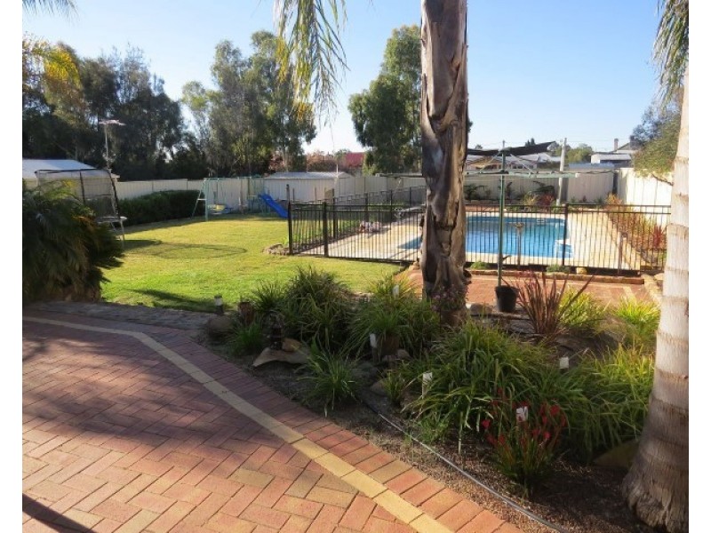 25 Hansard Street, Narrogin WA 6312