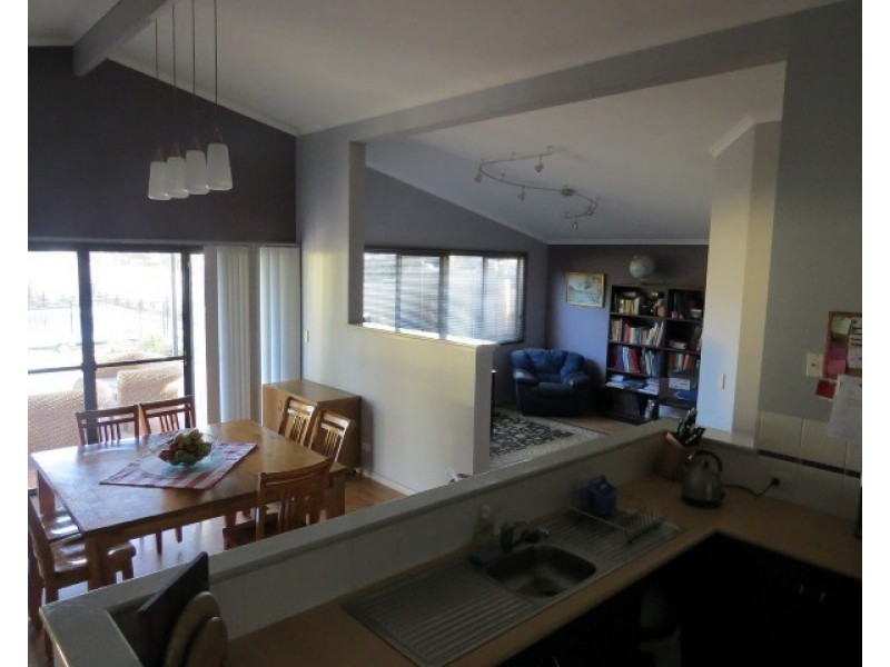 25 Hansard Street, Narrogin WA 6312