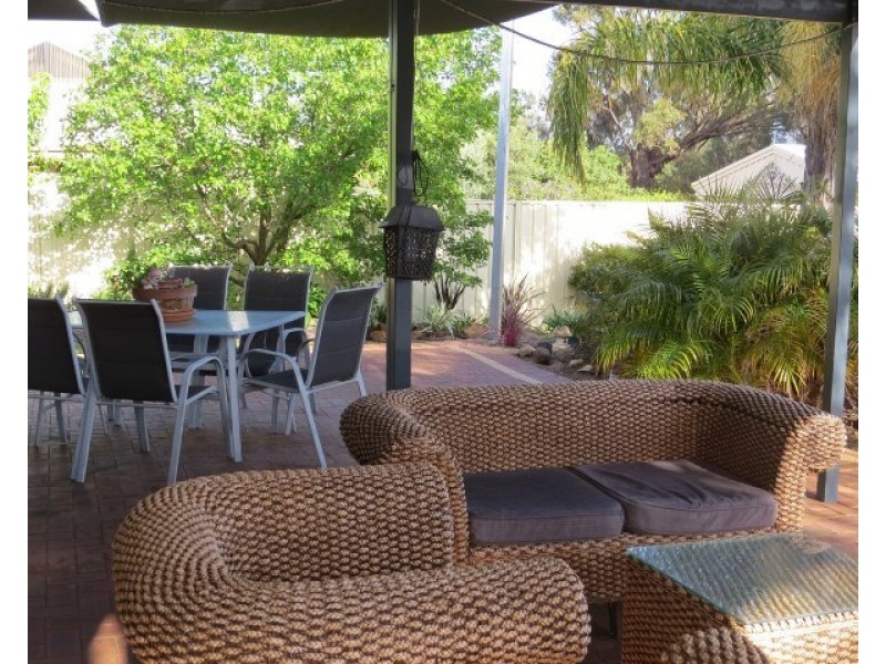 25 Hansard Street, Narrogin WA 6312