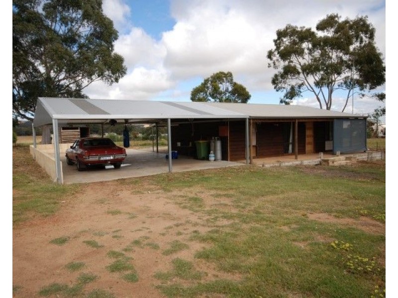 54 Lefroy Street, Brookton WA 6306