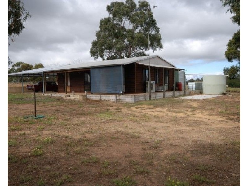 54 Lefroy Street, Brookton WA 6306