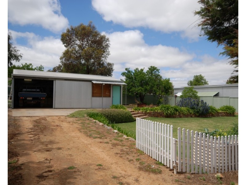 39 Garfield Street, Narrogin WA 6312