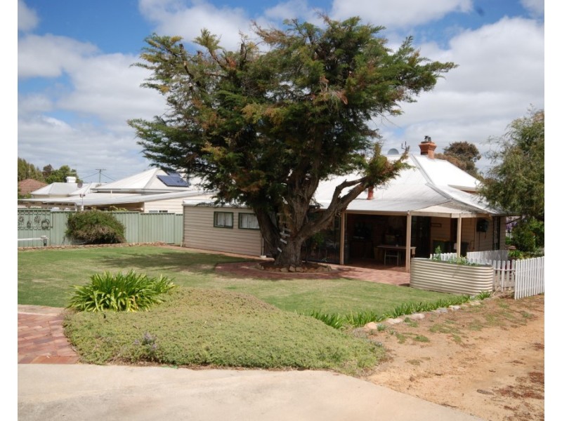 39 Garfield Street, Narrogin WA 6312