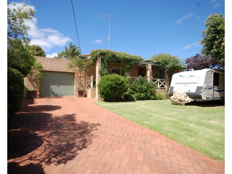 17 Hough Street, Narrogin WA 6312