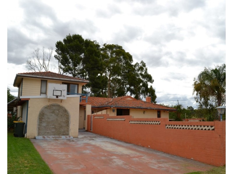 67 May Street, Narrogin WA 6312