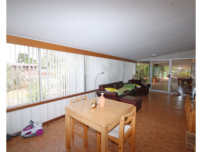 23 Central Avenue, Wickepin WA 6370