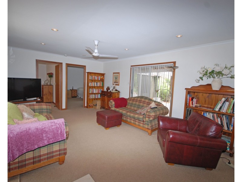 23 Central Avenue, Wickepin WA 6370