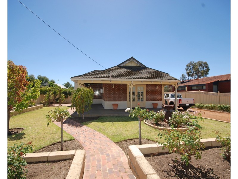 12 Williams Road, Narrogin WA 6312