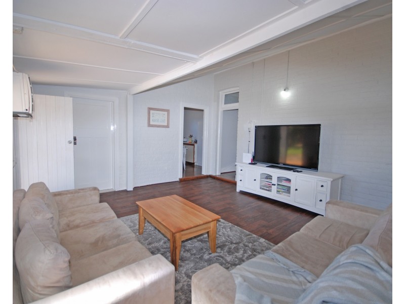 12 Williams Road, Narrogin WA 6312