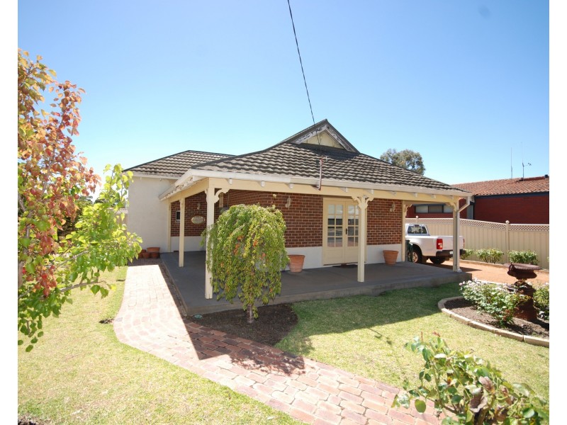 12 Williams Road, Narrogin WA 6312
