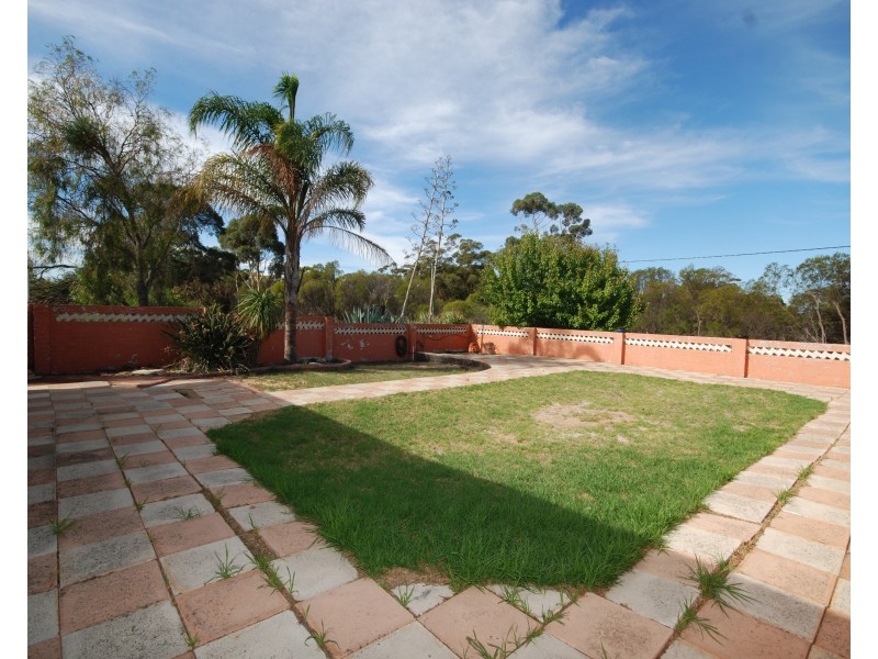 67 May Street, Narrogin WA 6312