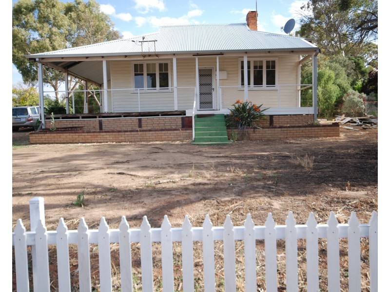 17 Felspar Street, Narrogin WA 6312