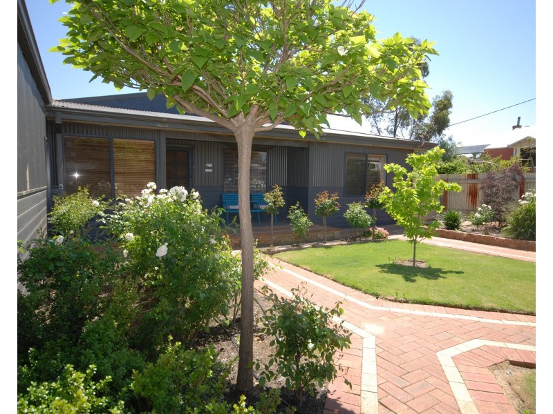 25 Hansard Street, Narrogin WA 6312