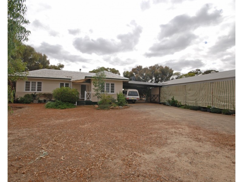 14 Kitchener Street, Wagin WA 6315