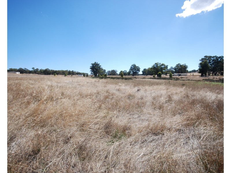 11 Mellows Road, Wandering WA 6308