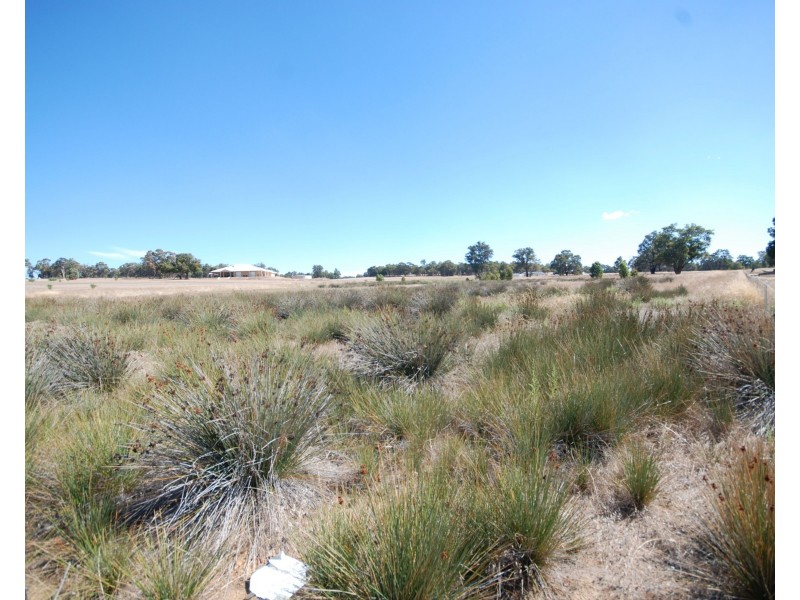 11 Mellows Road, Wandering WA 6308