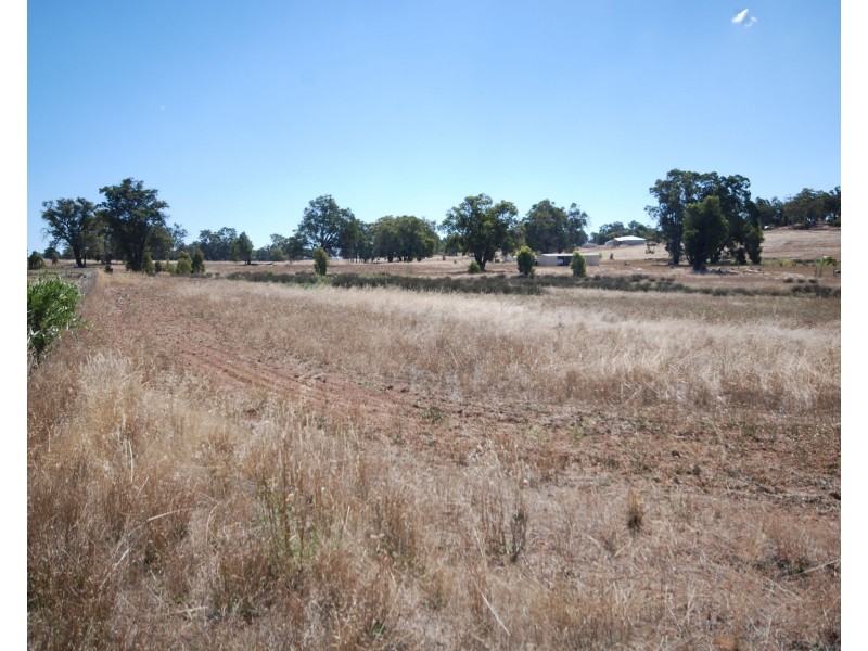 11 Mellows Road, Wandering WA 6308